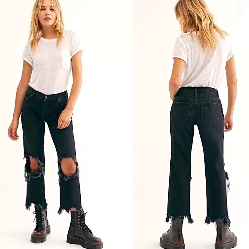 FREE PEOPLE We the Free Maggie
Distressed Mid Rise Straight Jean Black